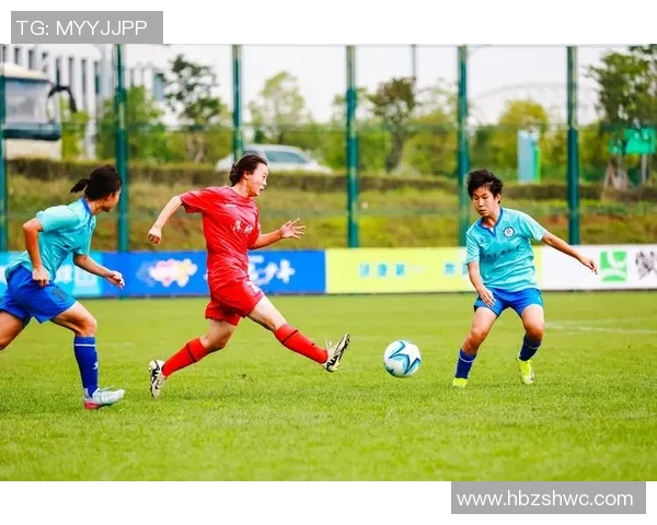 足球明星们的创意合照大集合展现球场外的精彩瞬间与友谊之美